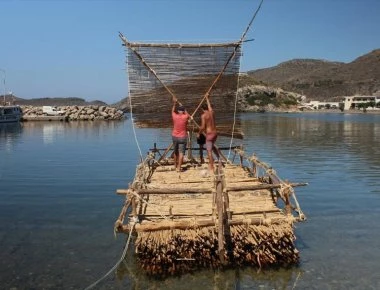 Ινδονησία: Έφηβος αγνοούνταν για 49 ημέρες στη θάλασσα πάνω σε πλωτή καλύβα (βίντεο-φωτο)